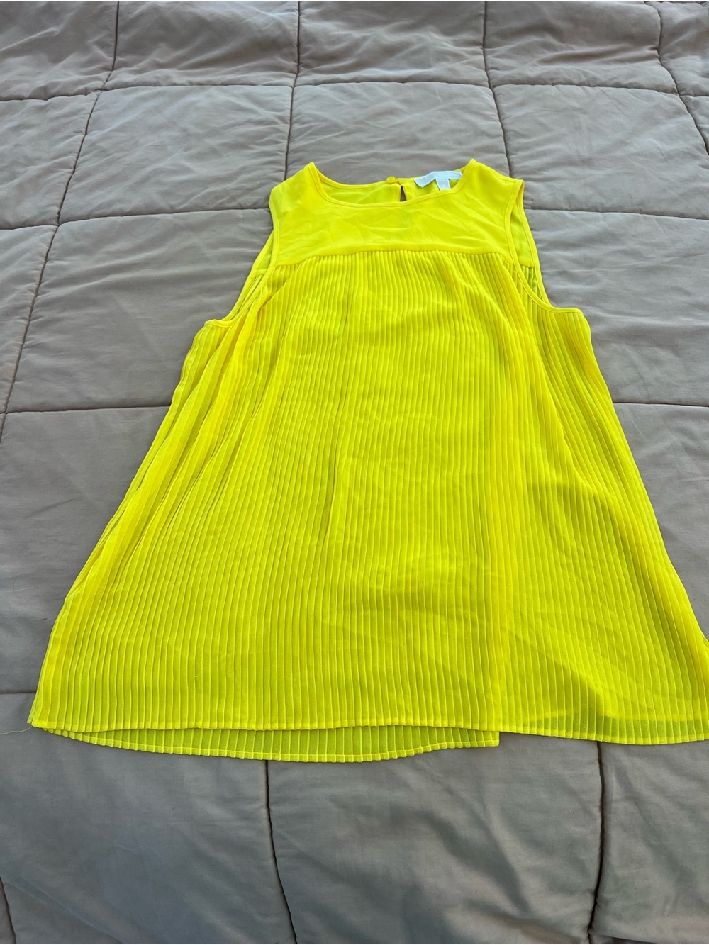 Michael Kors Vibrant Yellow Pleated Flowy Sleeveless Blouse Size M